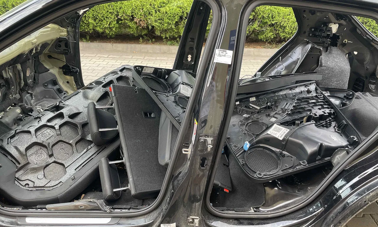 STALP MIJLOC STANGA AUDI Q2 2016-2019
