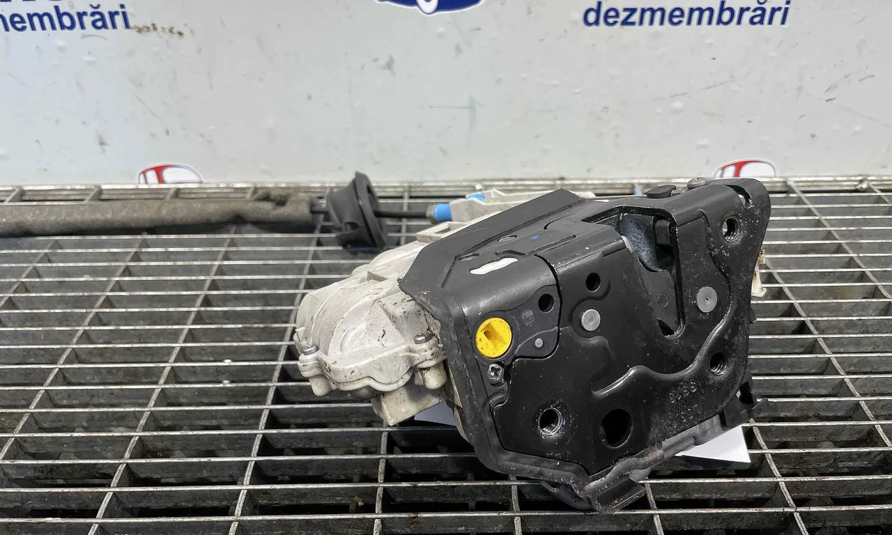 INCUIETOARE USA FATA STANGA AUDI Q3 2011-2020