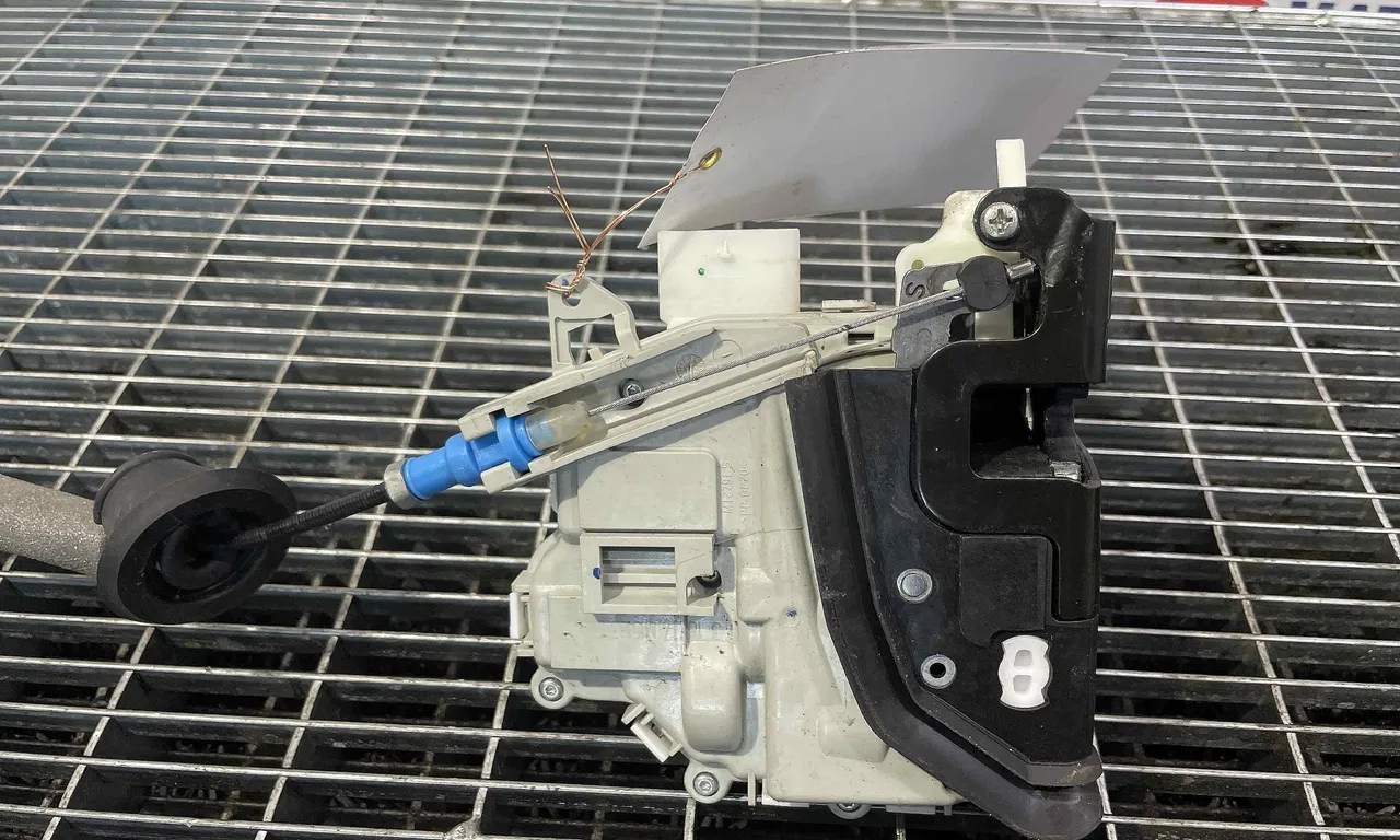 INCUIETOARE USA FATA STANGA AUDI Q3 2011-2020