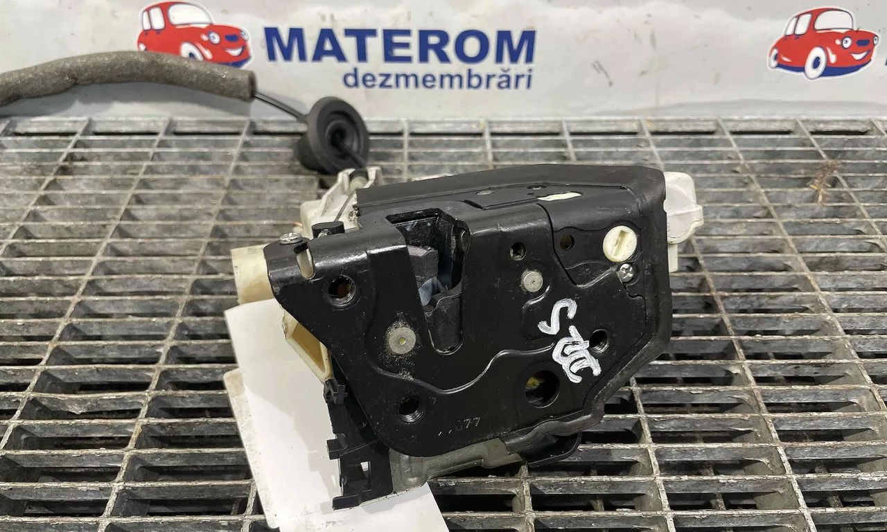 INCUIETOARE USA SPATE DREAPTA AUDI Q3 2011-2020