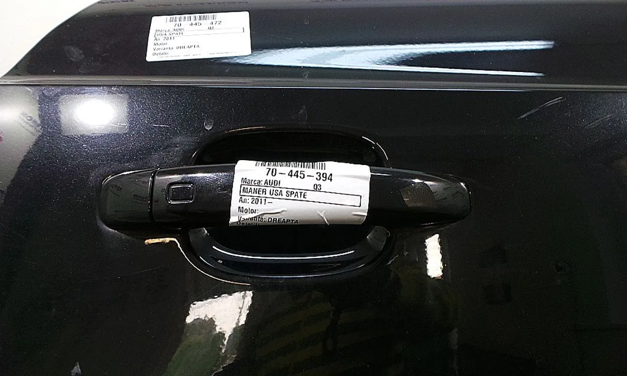 MANER USA SPATE DREAPTA AUDI Q3 2011-2020