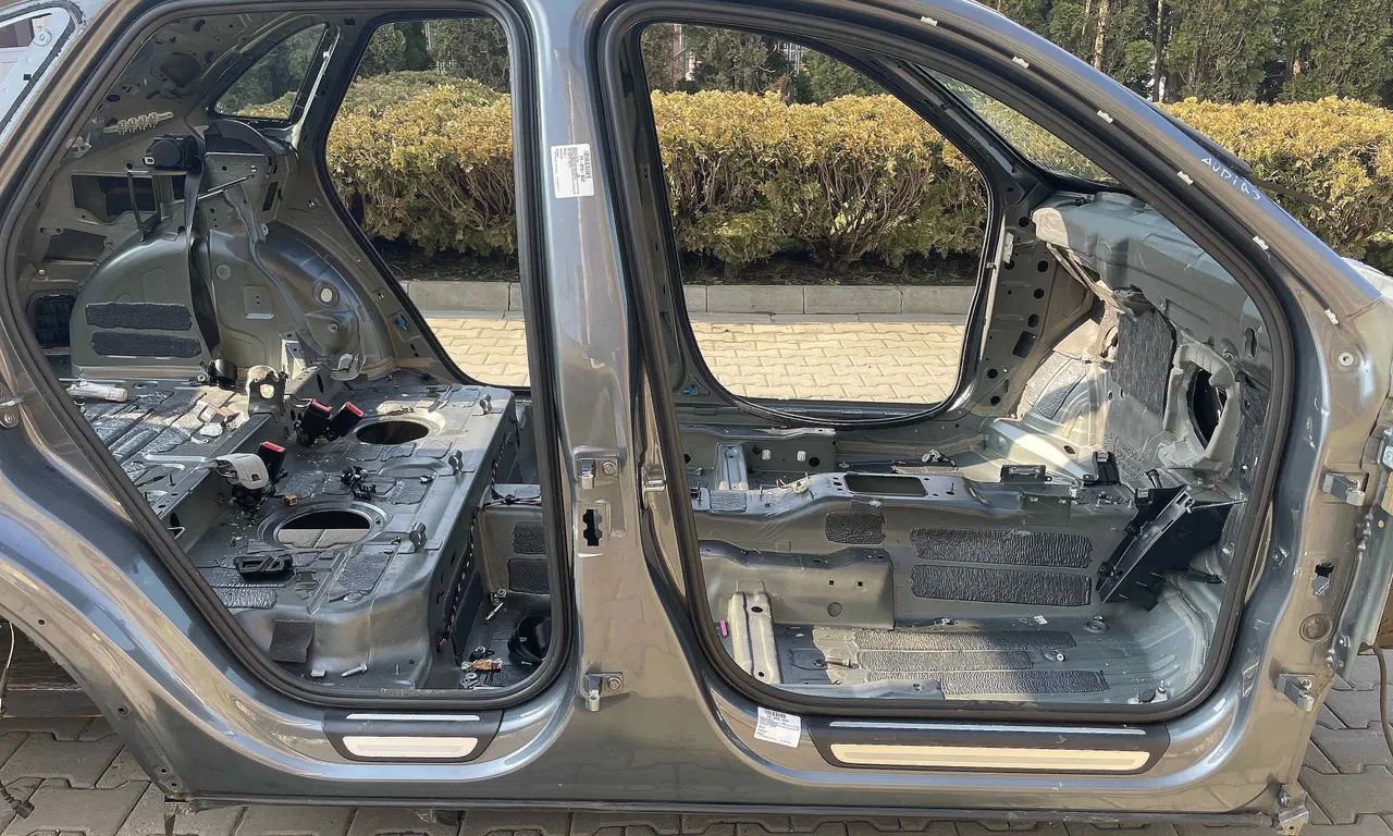 PRAG DREAPTA AUDI Q3 2011-2020