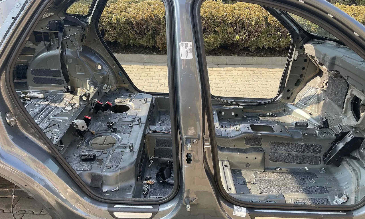STALP MIJLOC DREAPTA AUDI Q3 2011-2020