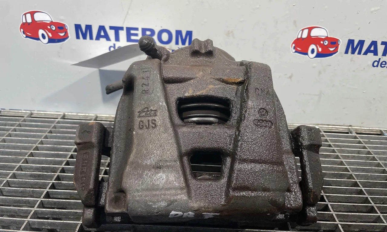 ETRIER FATA DREAPTA AUDI Q3 2011-2020
