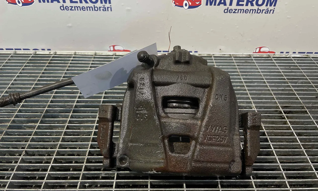ETRIER FATA DREAPTA AUDI Q3 2011-2020