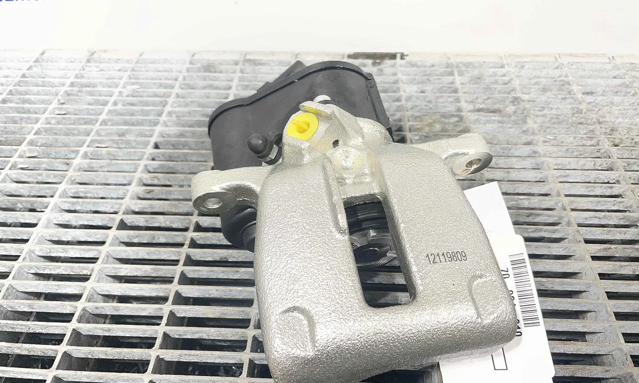 ETRIER SPATE DREAPTA AUDI Q3 2011-2020