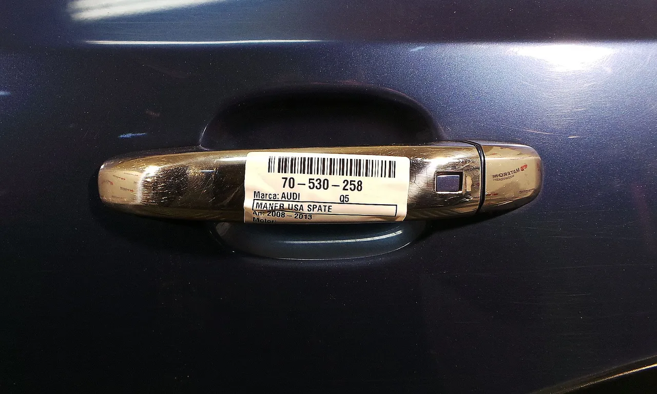 MANER USA SPATE STANGA AUDI Q5 2008-2019