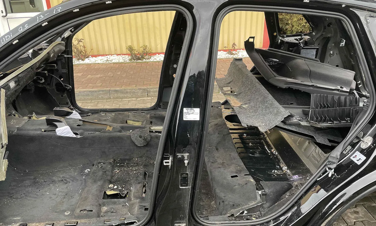 STALP MIJLOC STANGA AUDI Q5 2008-2019