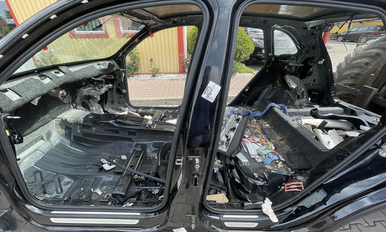 STALP MIJLOC STANGA AUDI Q5 2008-2019