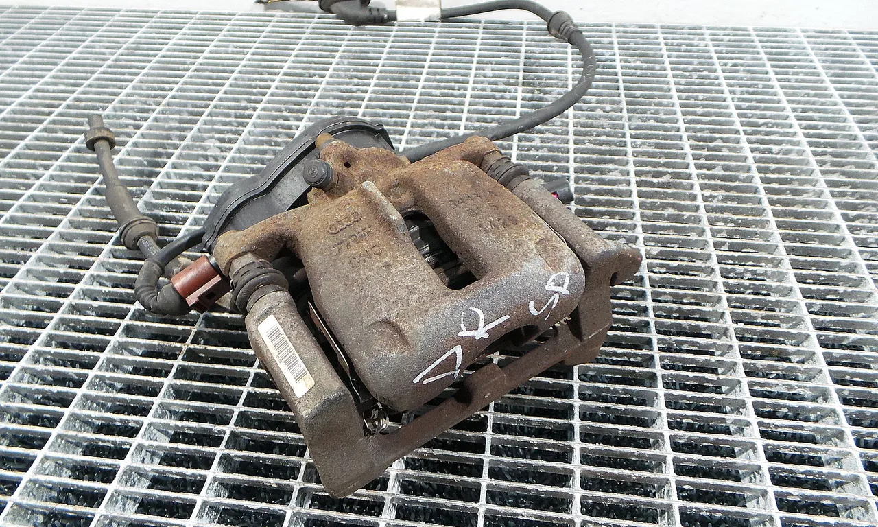 ETRIER SPATE DREAPTA AUDI Q5 2008-2019