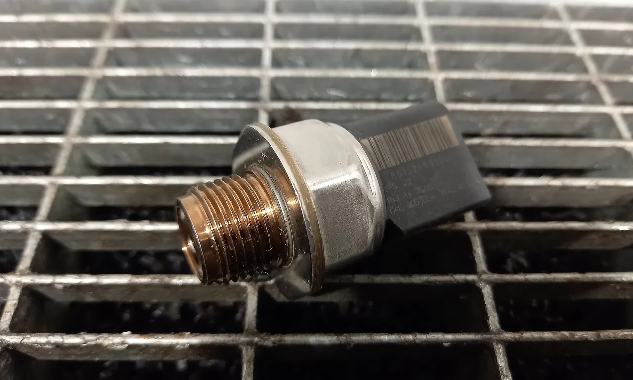 SENZOR PRESIUNE COMBUSTIBIL AUDI Q5 2008-2019