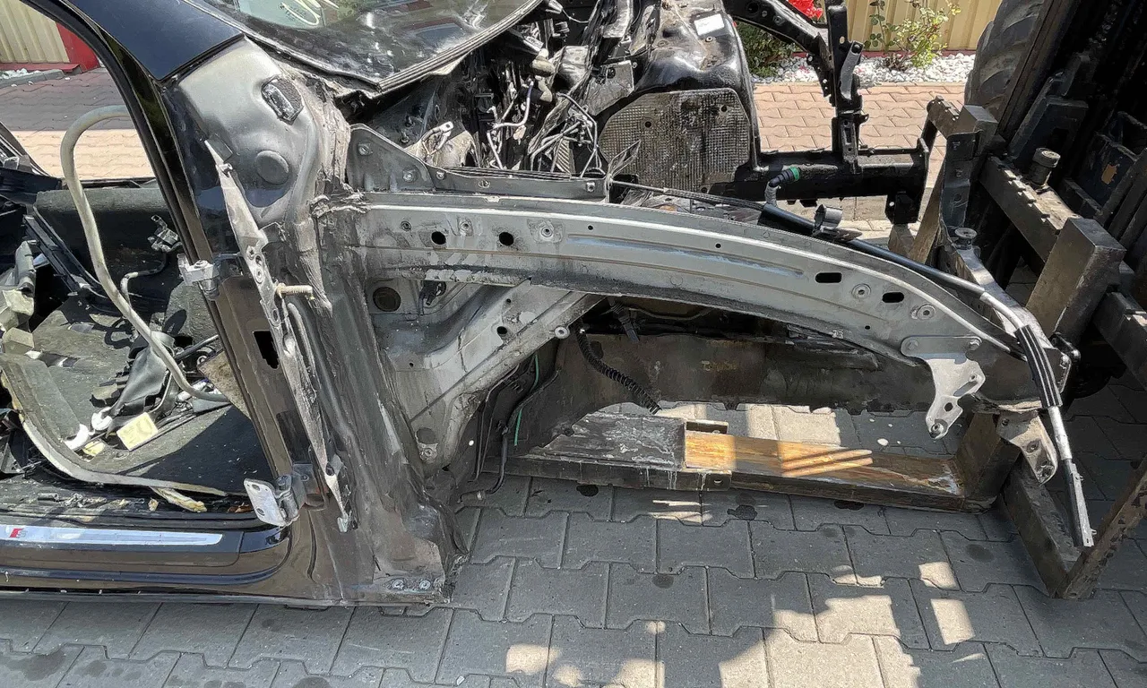 LONJERON DREAPTA AUDI Q7 2006-2016