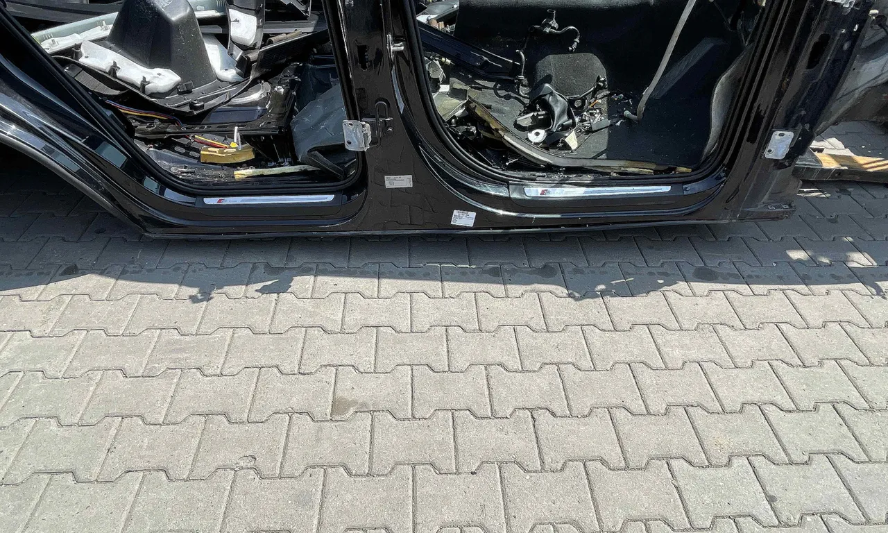 PRAG DREAPTA AUDI Q7 2006-2016
