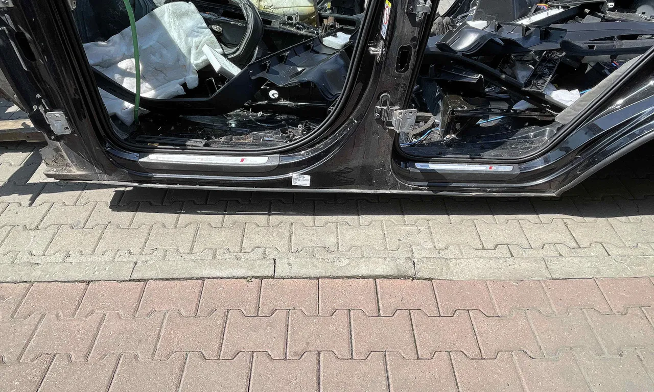 PRAG STANGA AUDI Q7 2006-2016