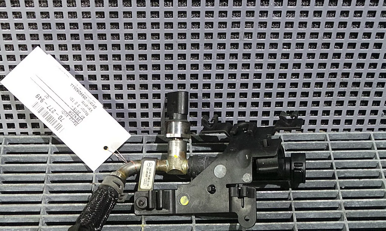 SENZOR PRESIUNE COMBUSTIBIL AUDI Q7 2006-2016