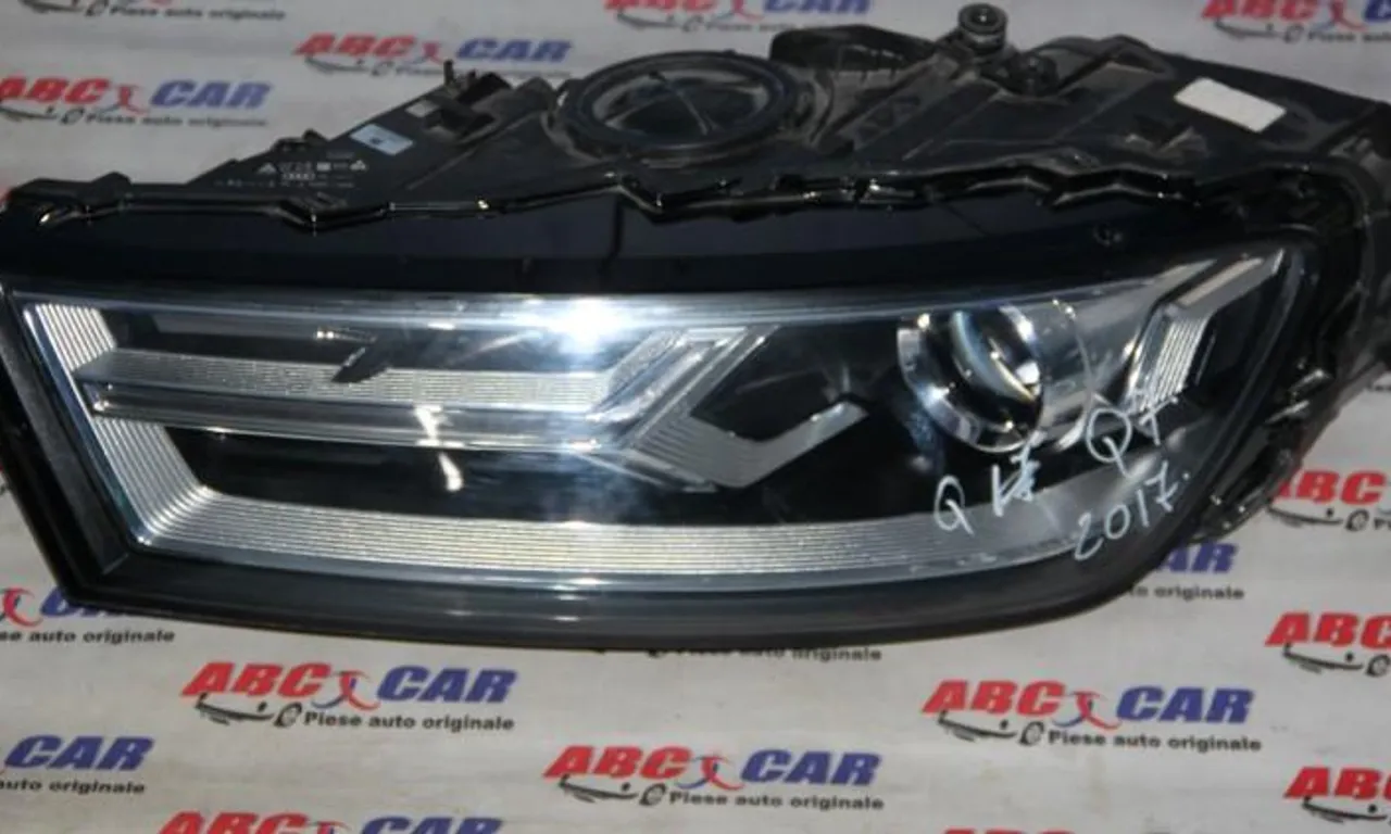 Far stanga bi-xenon LED AUDI Q7 2015-null
