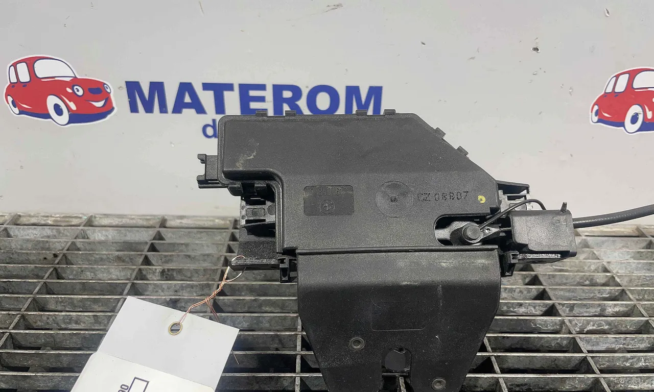 INCUIETOARE CAPOTA SPATE BMW 1 2006-2012