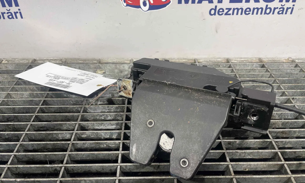 INCUIETOARE CAPOTA SPATE BMW 1 2006-2012