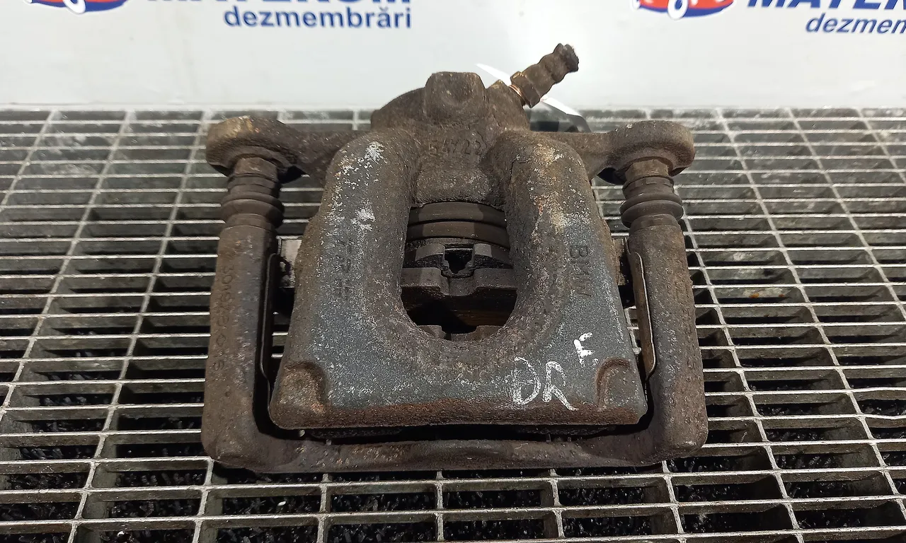 ETRIER FATA DREAPTA BMW 1 2006-2012