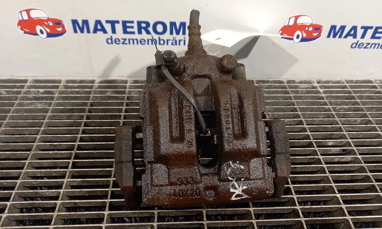 ETRIER SPATE DREAPTA BMW 1 2006-2012