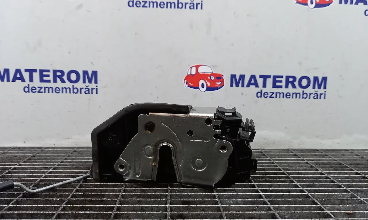 INCUIETOARE USA FATA DREAPTA BMW 1 2003-2013