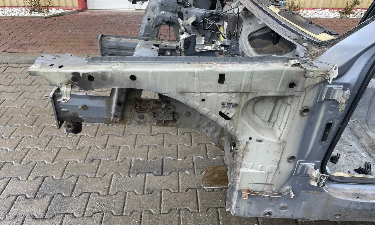 LONJERON STANGA BMW 1 2003-2013