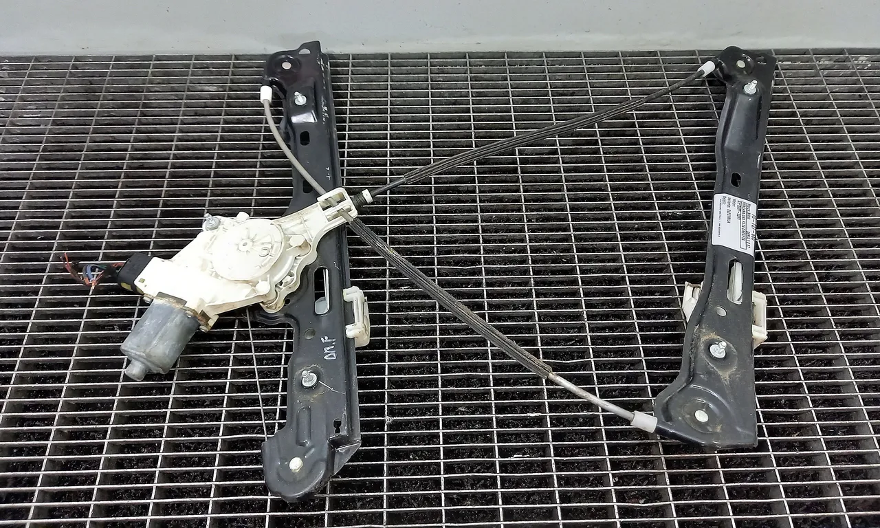 MACARA USA FATA DREAPTA BMW 1 2003-2013