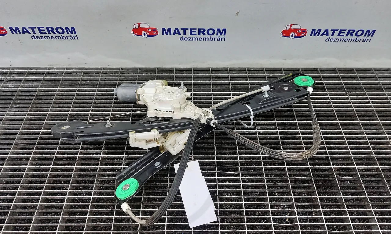 MACARA USA FATA DREAPTA BMW 1 2003-2013