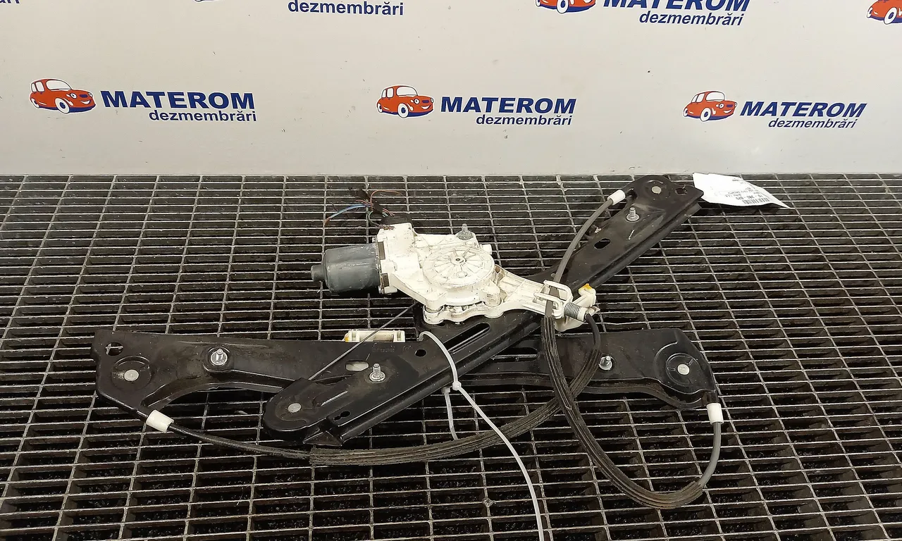 MACARA USA FATA DREAPTA BMW 1 2003-2013