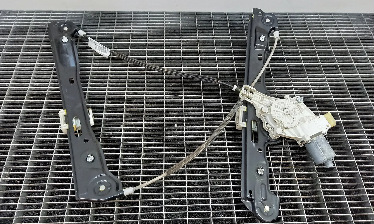 MACARA USA FATA STANGA BMW 1 2003-2013