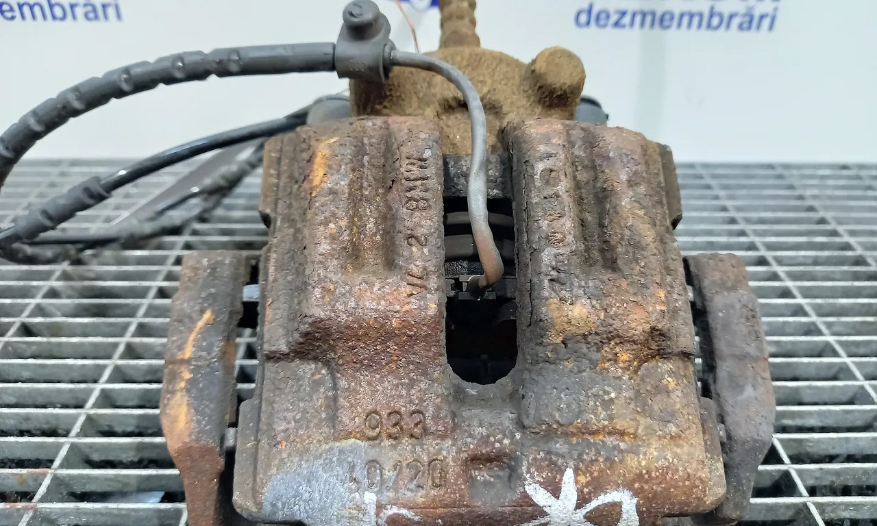ETRIER SPATE DREAPTA BMW 1 2003-2013