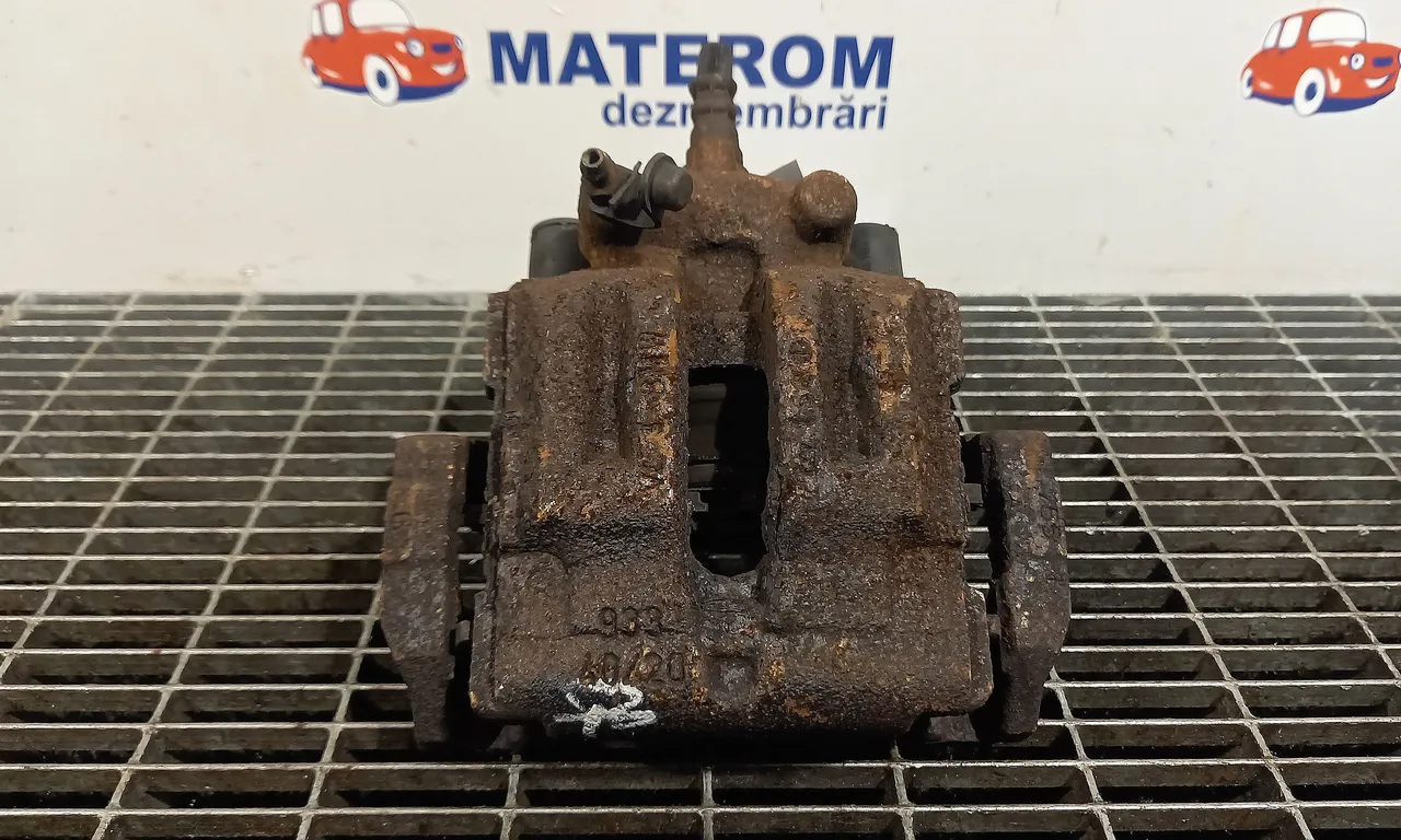 ETRIER SPATE DREAPTA BMW 1 2003-2013