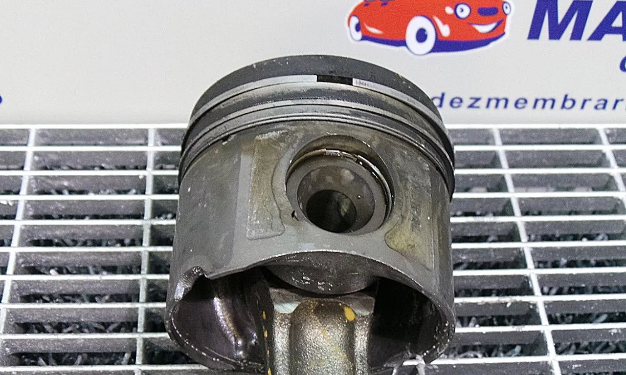 PISTON BMW 1 2003-2013