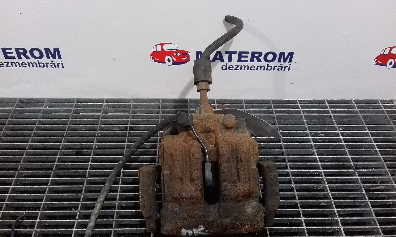 ETRIER SPATE DREAPTA BMW 1 2007-2013