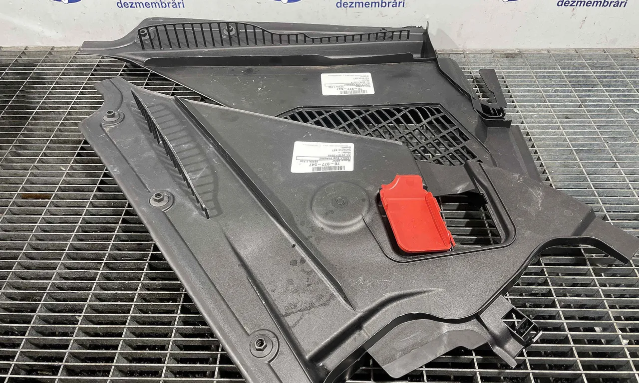 GRILA SUB PARBRIZ BMW 1 2011-2019