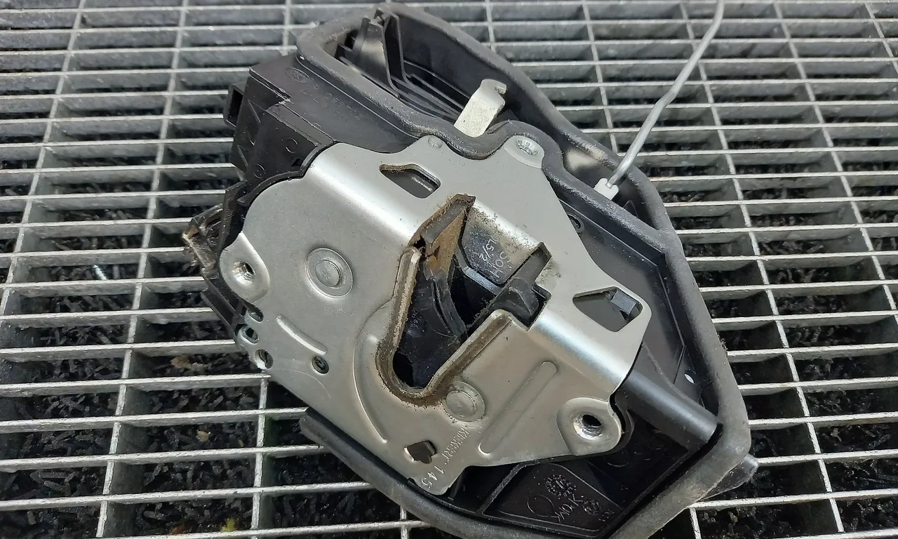 INCUIETOARE USA FATA DREAPTA BMW 1 2011-2019