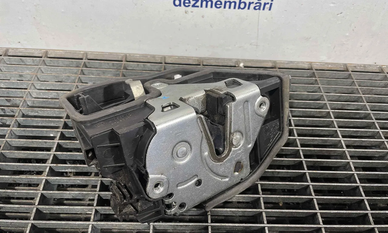 INCUIETOARE USA FATA DREAPTA BMW 1 2011-2019