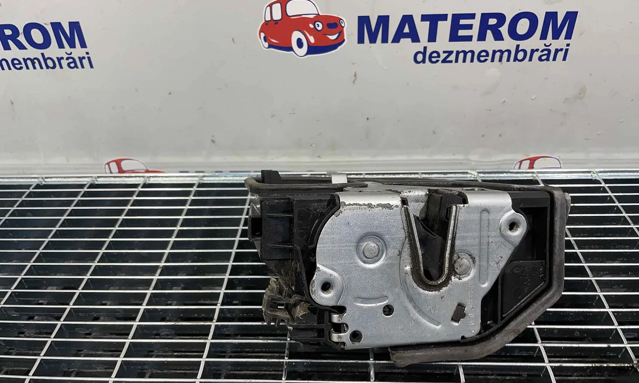 INCUIETOARE USA FATA DREAPTA BMW 1 2011-2019