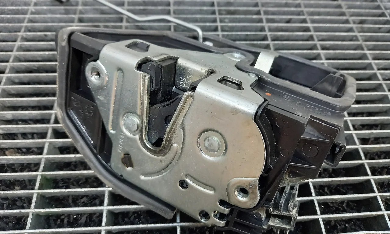 INCUIETOARE USA FATA STANGA BMW 1 2011-2019