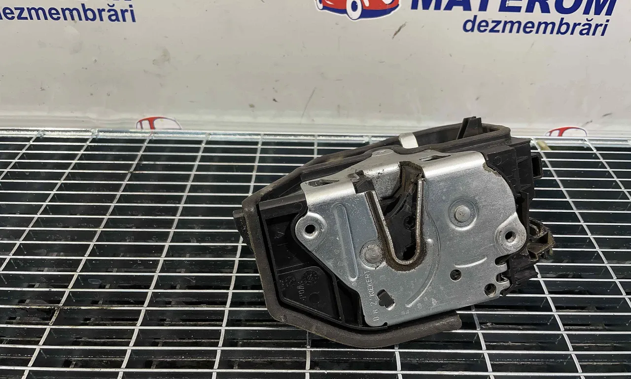 INCUIETOARE USA FATA STANGA BMW 1 2011-2019