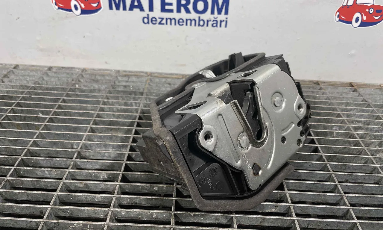 INCUIETOARE USA FATA STANGA BMW 1 2011-2019