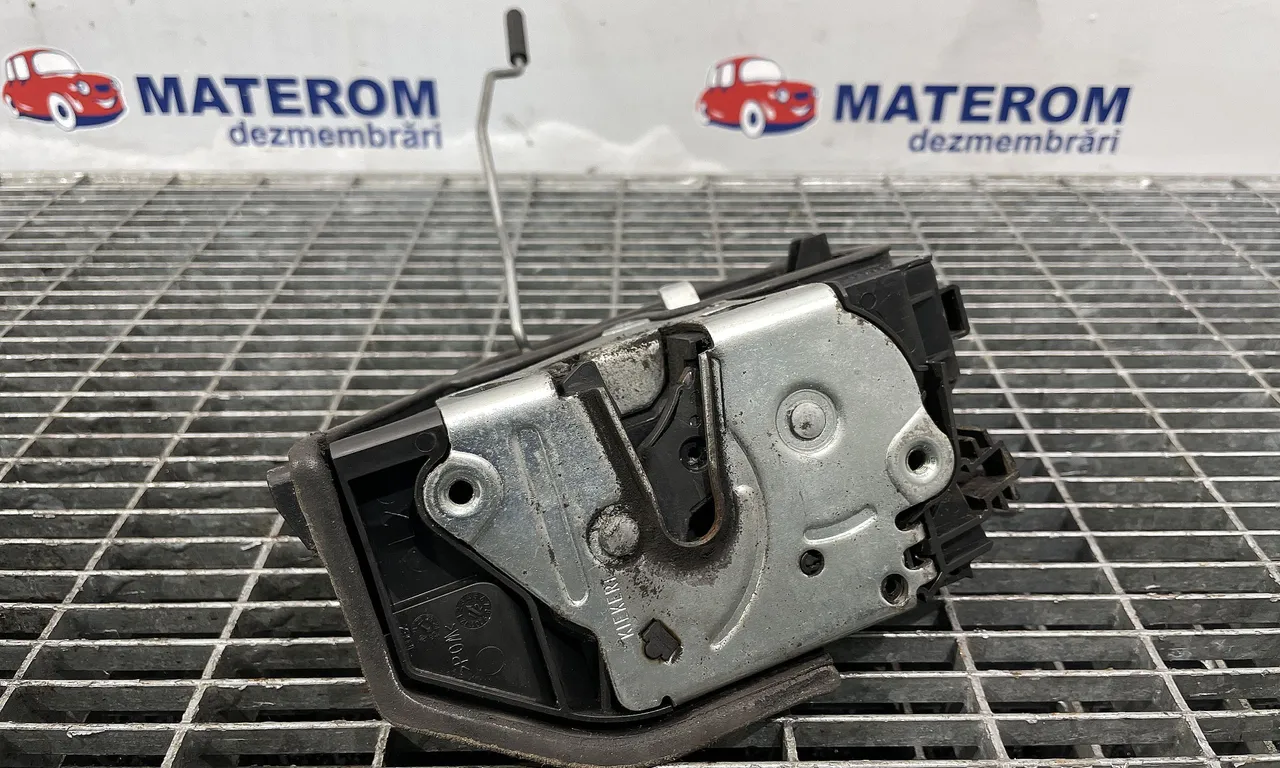 INCUIETOARE USA FATA STANGA BMW 1 2011-2019