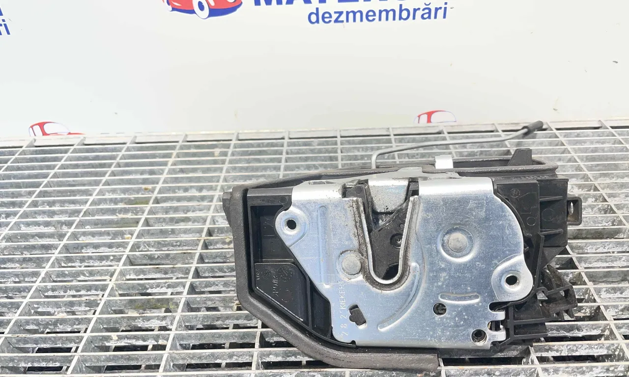 INCUIETOARE USA FATA STANGA BMW 1 2011-2019