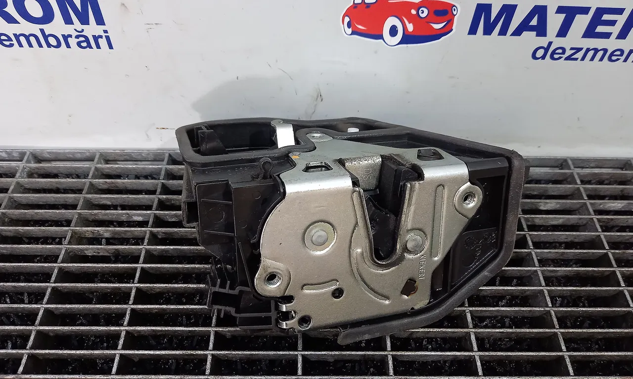 INCUIETOARE USA SPATE DREAPTA BMW 1 2011-2019