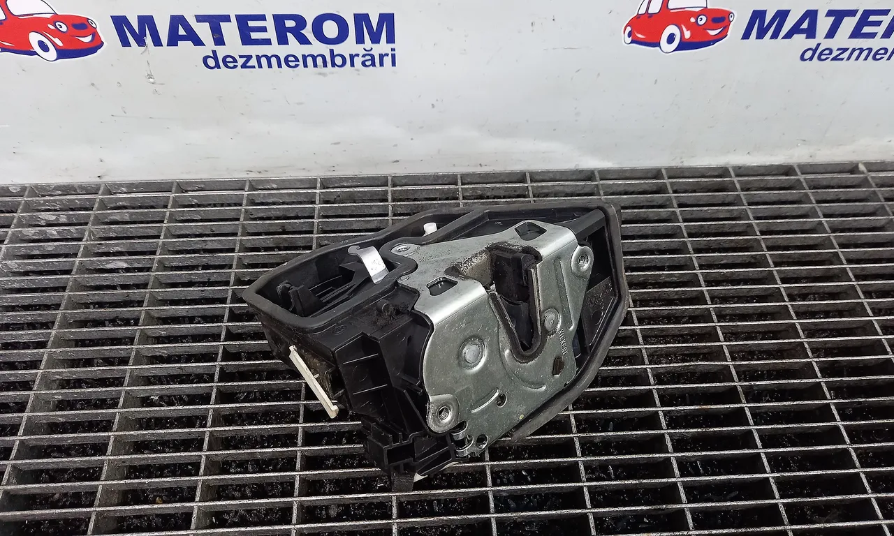INCUIETOARE USA SPATE DREAPTA BMW 1 2011-2019