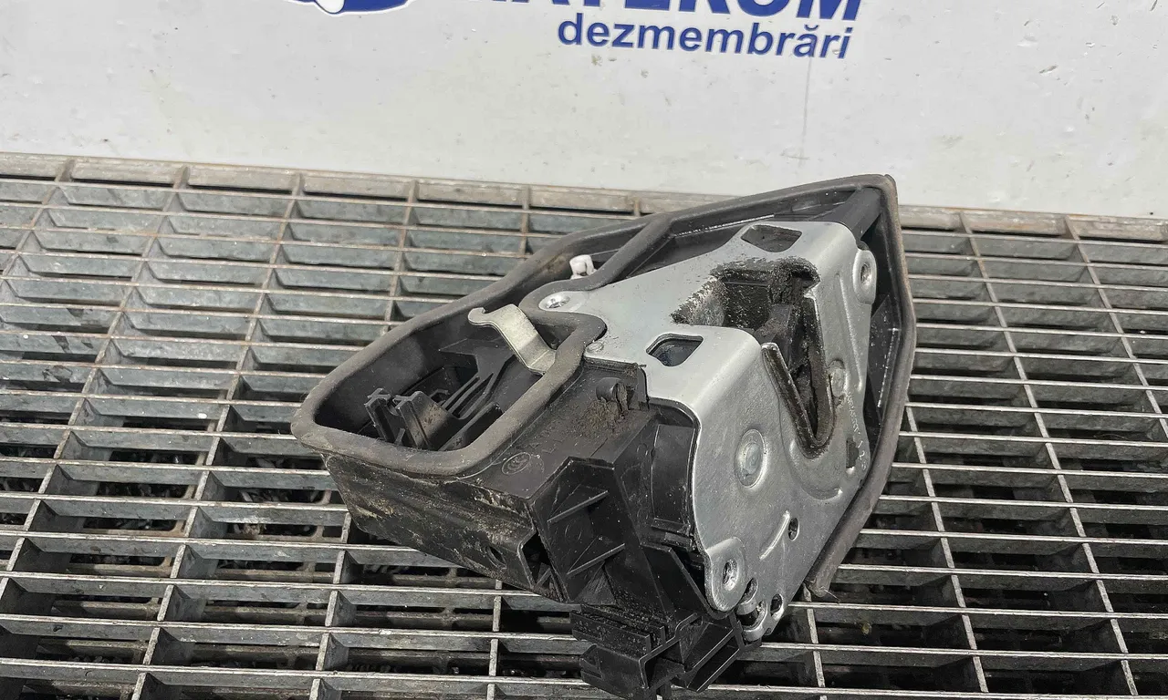 INCUIETOARE USA SPATE DREAPTA BMW 1 2011-2019