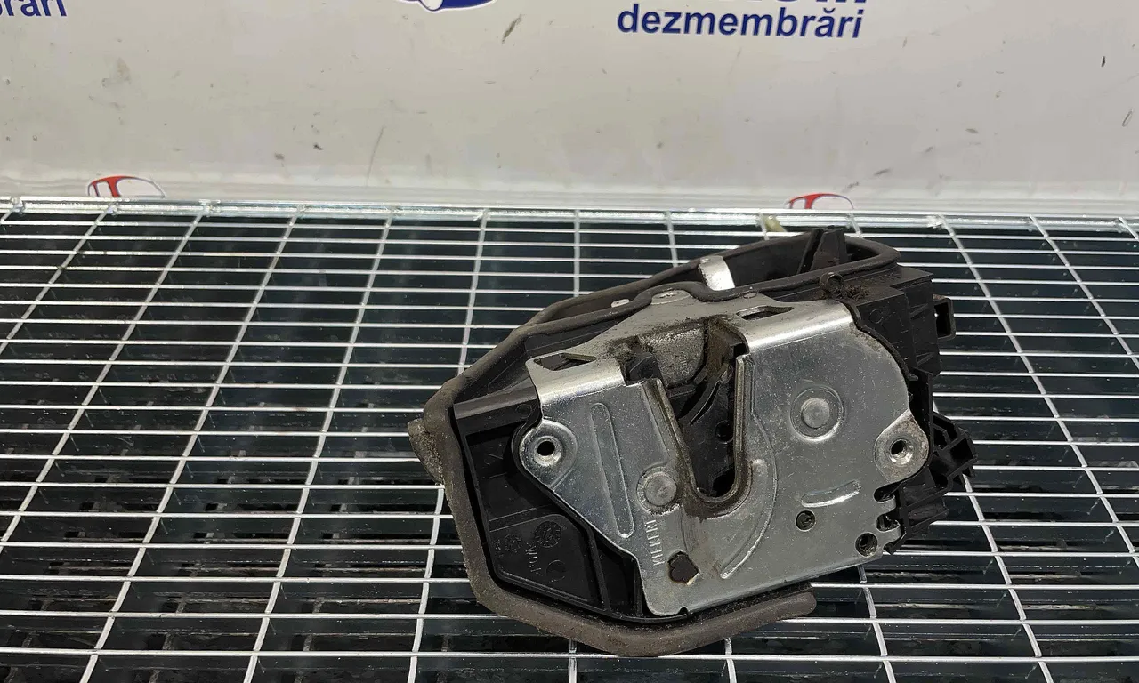 INCUIETOARE USA SPATE STANGA BMW 1 2011-2019