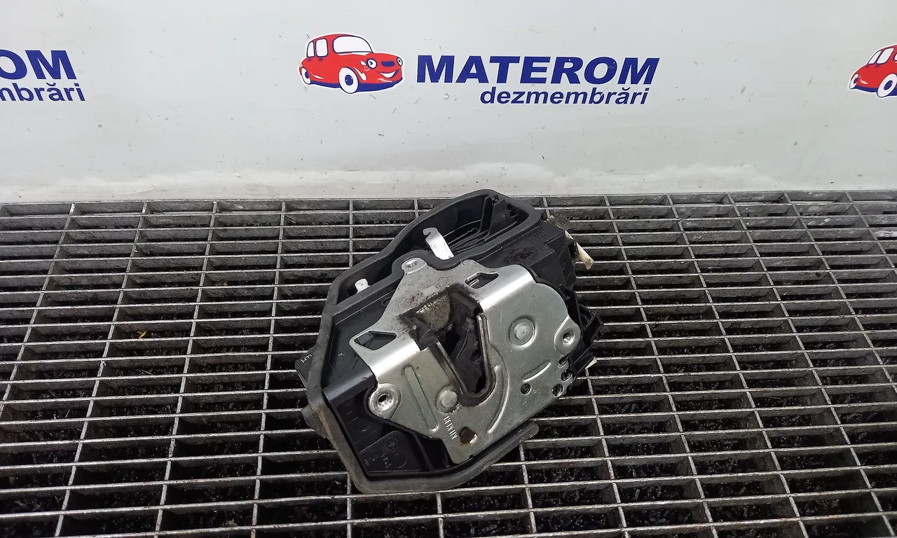INCUIETOARE USA SPATE STANGA BMW 1 2011-2019