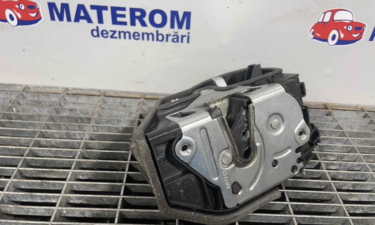 INCUIETOARE USA SPATE STANGA BMW 1 2011-2019