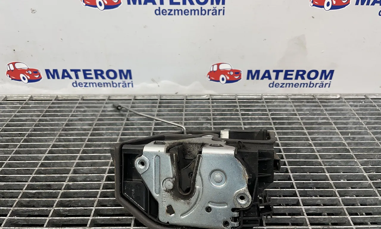 INCUIETOARE USA SPATE STANGA BMW 1 2011-2019